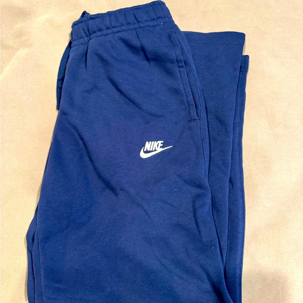 Nike men’s small sma navy sweatpants. Never worn. Non-smoking home.